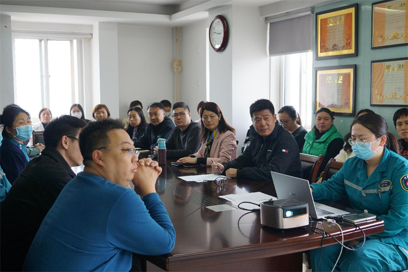 咨询团支部召开“急救知识培训及现场演练”主题党日活动