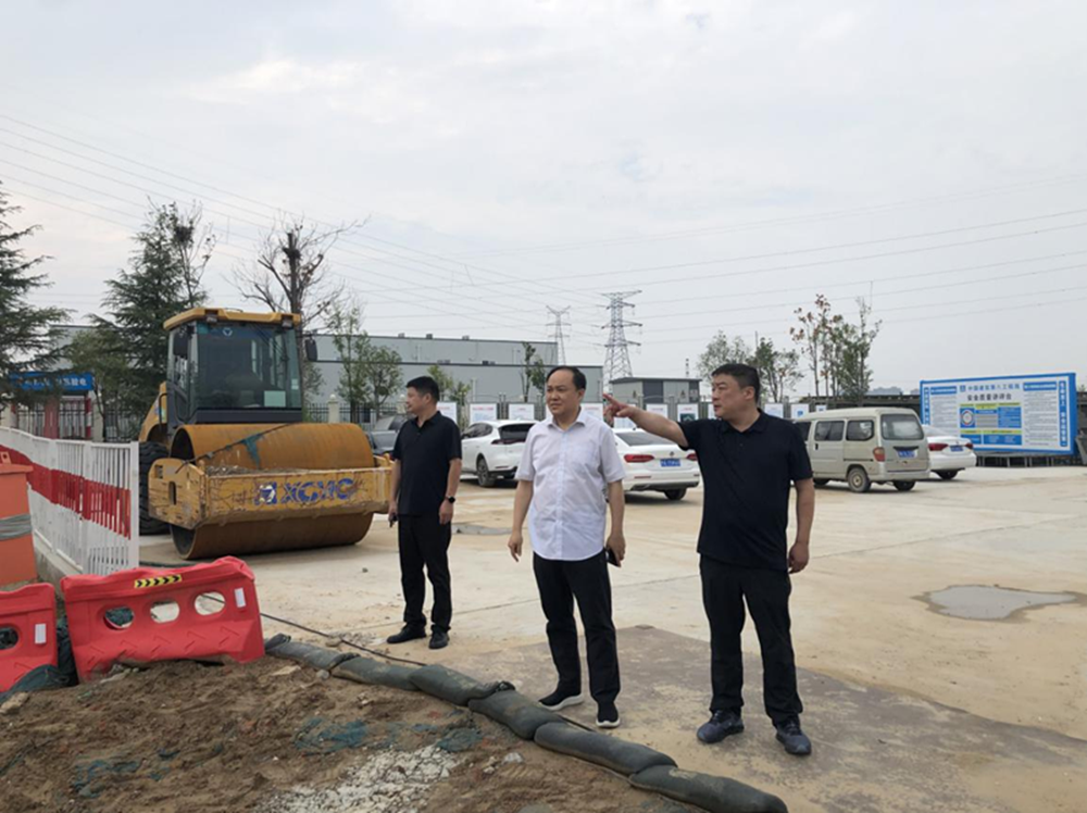 郑州市建设投资集团有限公司党委委员、副总经理张岩到侯寨新镇区安置区调研项目建设工作